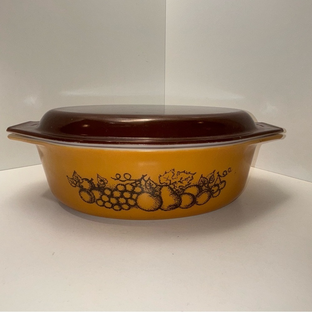 Pyrex vintage Old Orchard casserole dish with lid